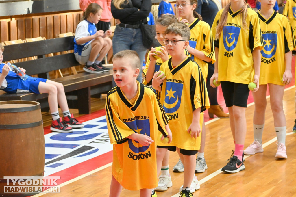 Sportowe Mikołajki na hali w Tarnobrzegu