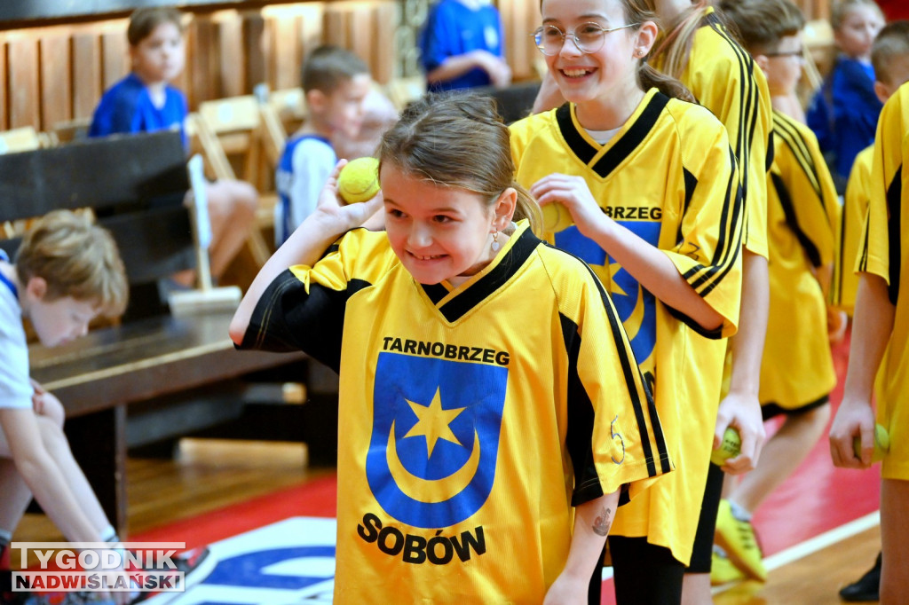 Sportowe Mikołajki na hali w Tarnobrzegu