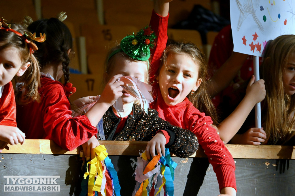 Sportowe Mikołajki na hali w Tarnobrzegu