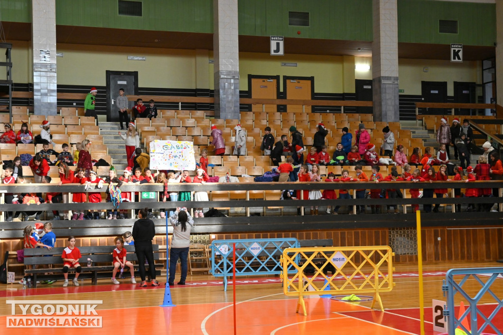 Sportowe Mikołajki na hali w Tarnobrzegu