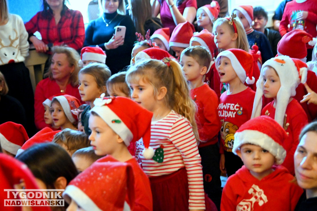 Mikołajkowe widowisko w Przedszkolu nr 6 w Tarnobrzegu