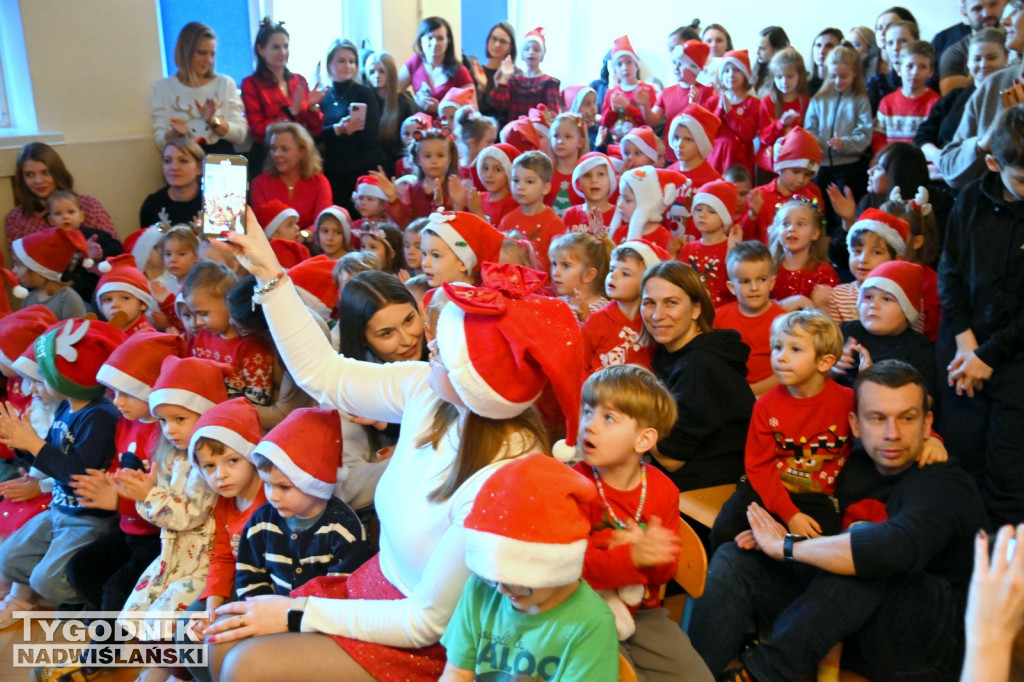 Mikołajkowe widowisko w Przedszkolu nr 6 w Tarnobrzegu