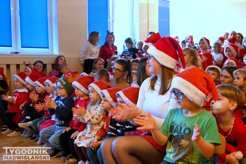 Mikołajkowe widowisko w Przedszkolu nr 6 w Tarnobrzegu
