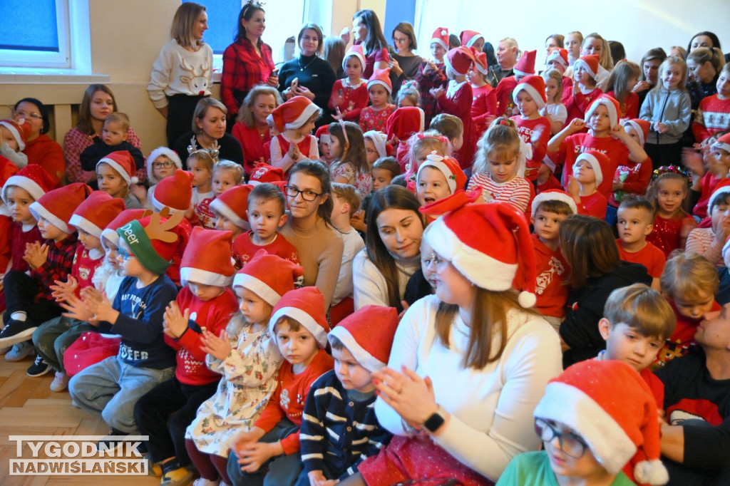 Mikołajkowe widowisko w Przedszkolu nr 6 w Tarnobrzegu