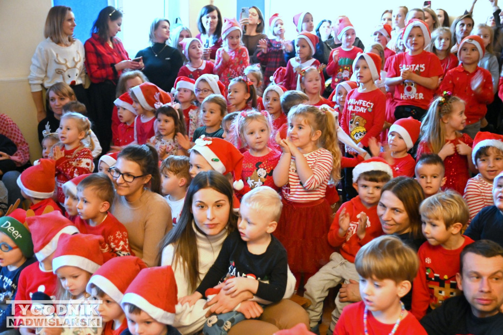 Mikołajkowe widowisko w Przedszkolu nr 6 w Tarnobrzegu