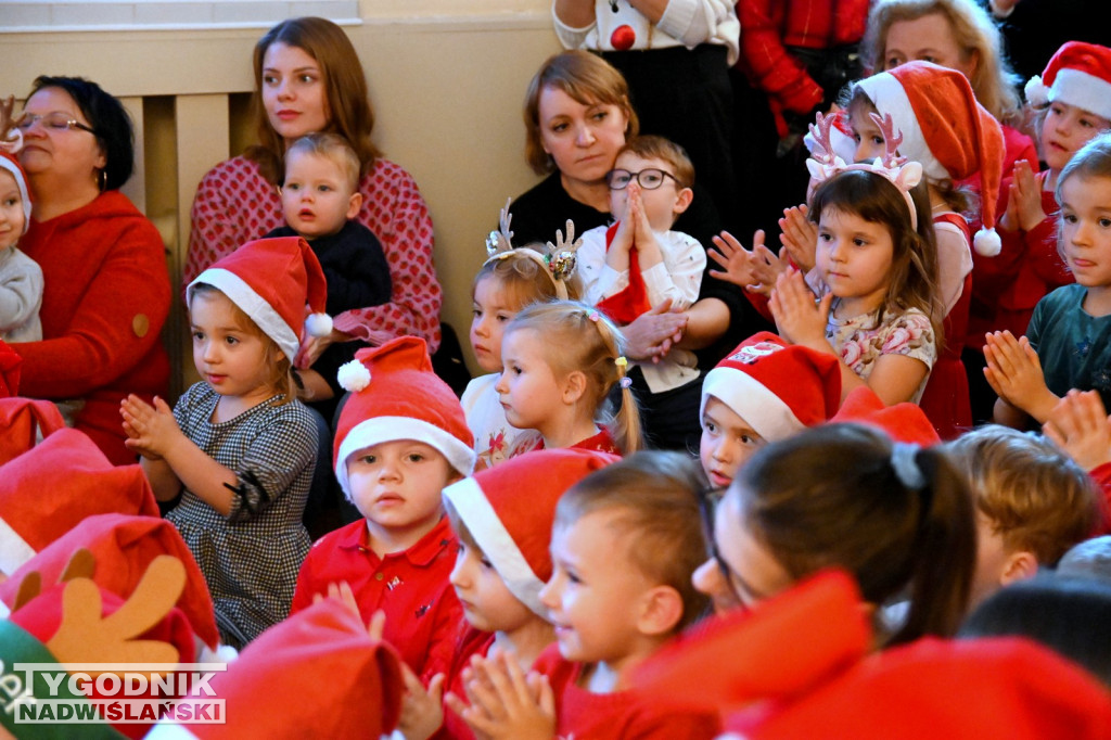 Mikołajkowe widowisko w Przedszkolu nr 6 w Tarnobrzegu