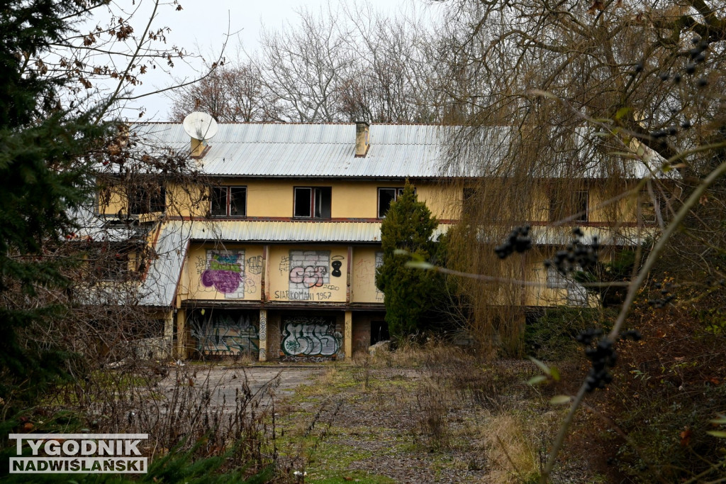 Zrujnowany Hotel Nadwiślański w Tarnobrzegu