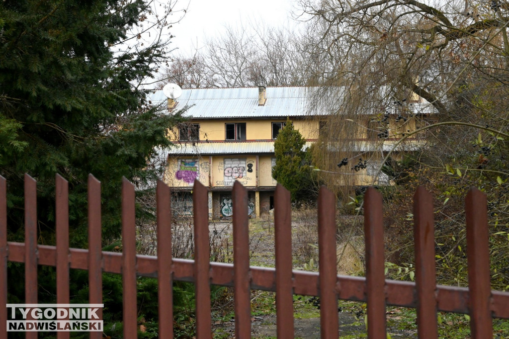 Zrujnowany Hotel Nadwiślański w Tarnobrzegu