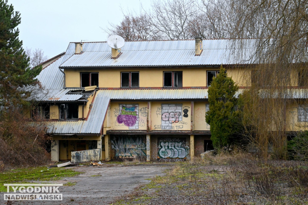 Zrujnowany Hotel Nadwiślański w Tarnobrzegu