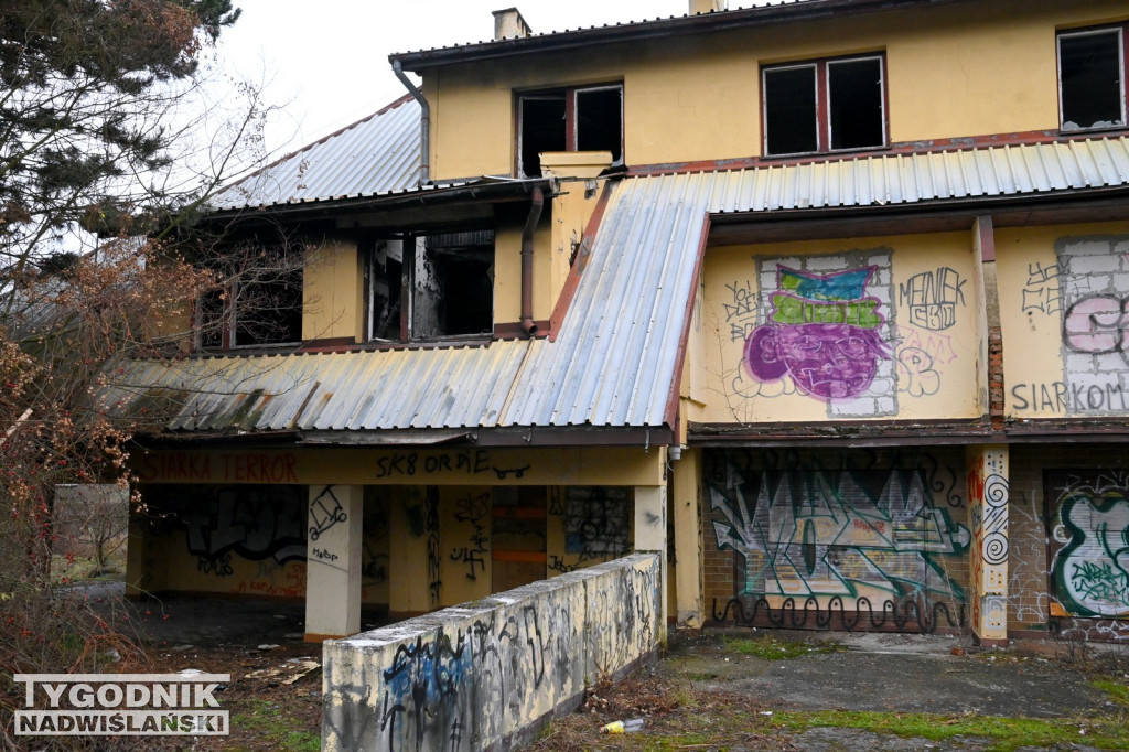 Zrujnowany Hotel Nadwiślański w Tarnobrzegu