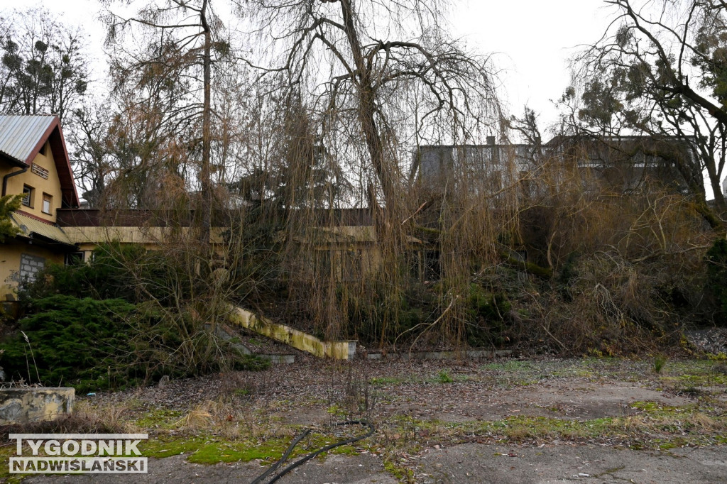 Zrujnowany Hotel Nadwiślański w Tarnobrzegu