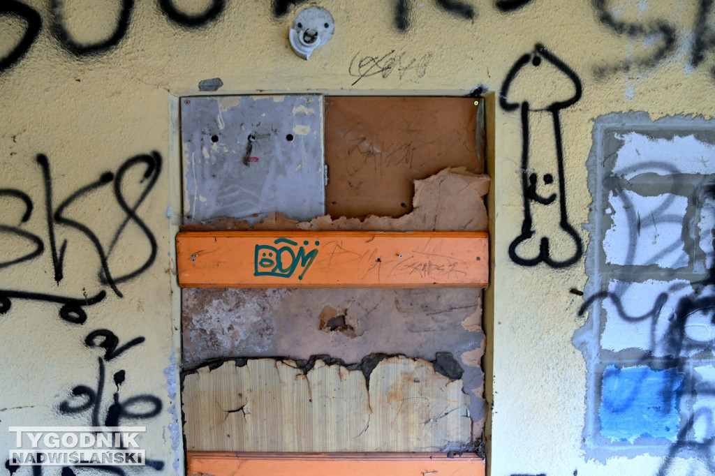 Zrujnowany Hotel Nadwiślański w Tarnobrzegu