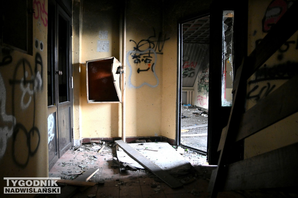 Zrujnowany Hotel Nadwiślański w Tarnobrzegu