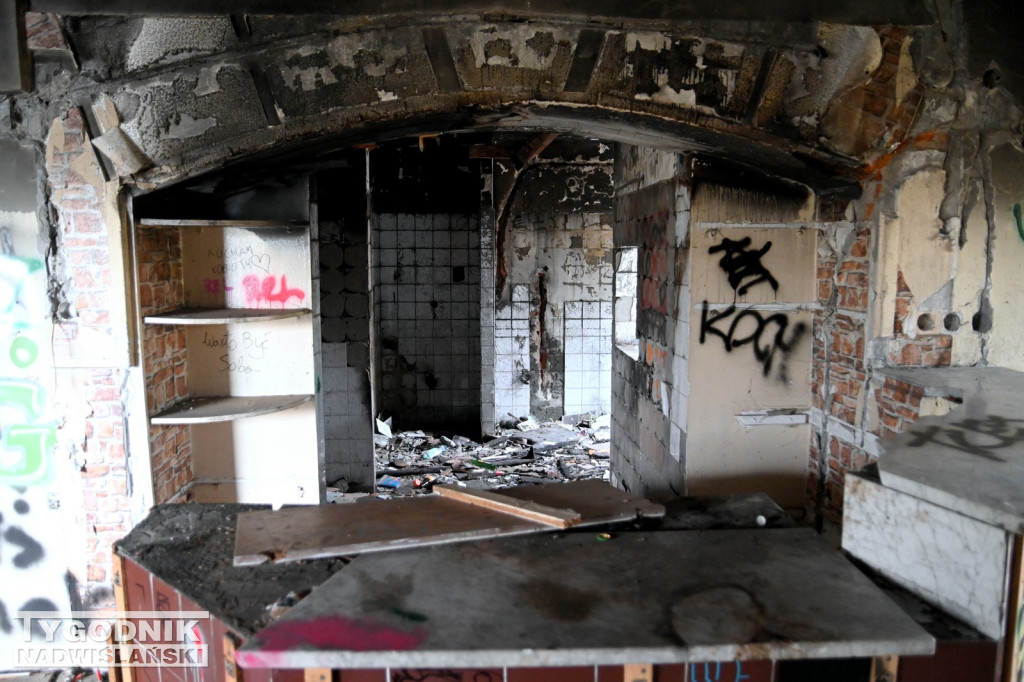 Zrujnowany Hotel Nadwiślański w Tarnobrzegu