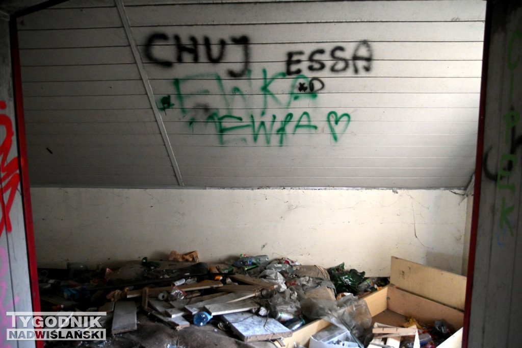 Zrujnowany Hotel Nadwiślański w Tarnobrzegu