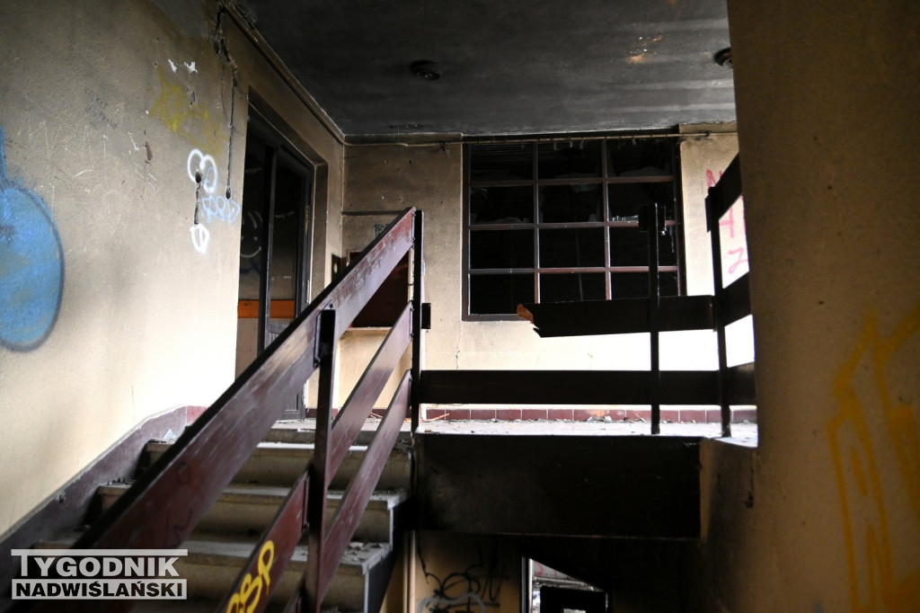 Zrujnowany Hotel Nadwiślański w Tarnobrzegu