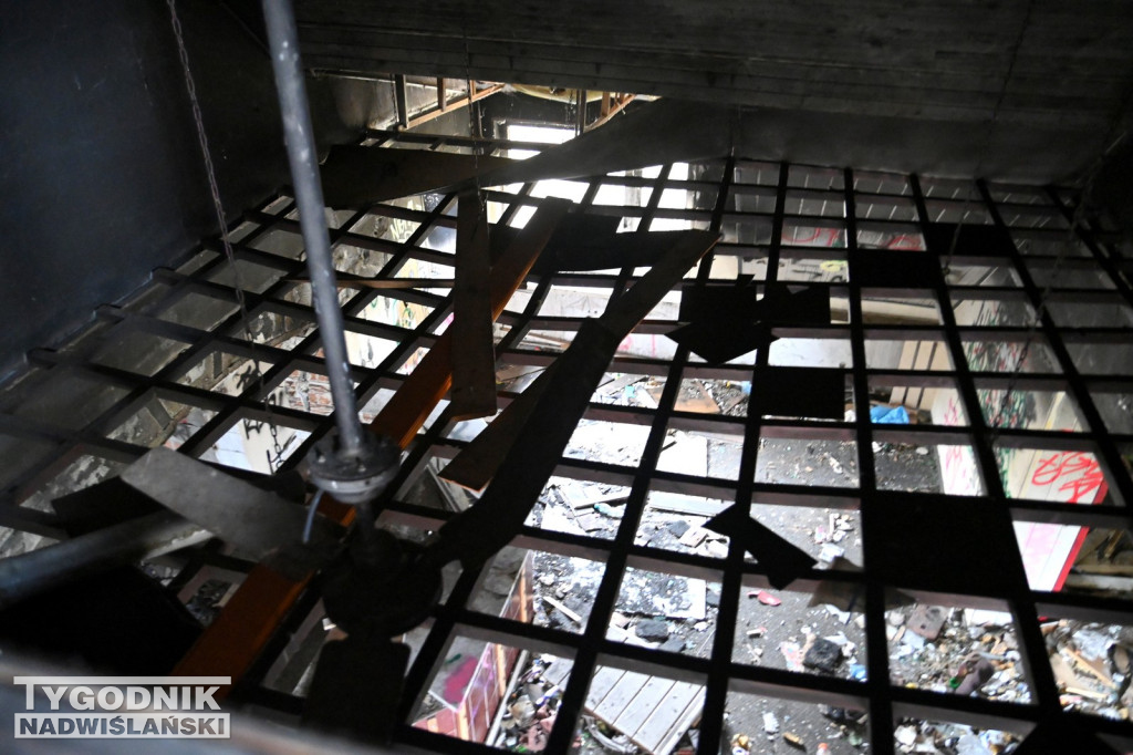 Zrujnowany Hotel Nadwiślański w Tarnobrzegu