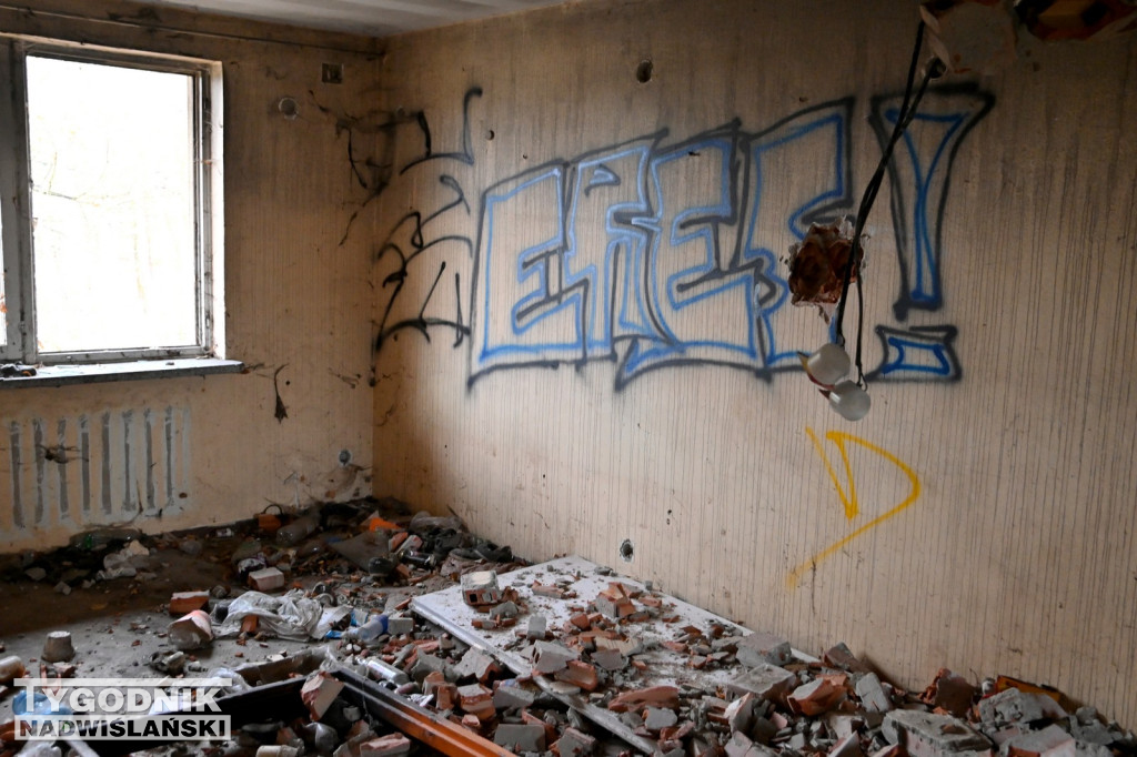 Zrujnowany Hotel Nadwiślański w Tarnobrzegu