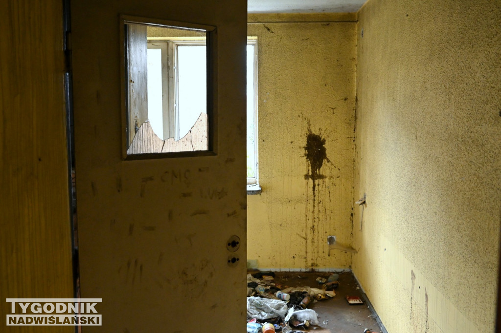 Zrujnowany Hotel Nadwiślański w Tarnobrzegu