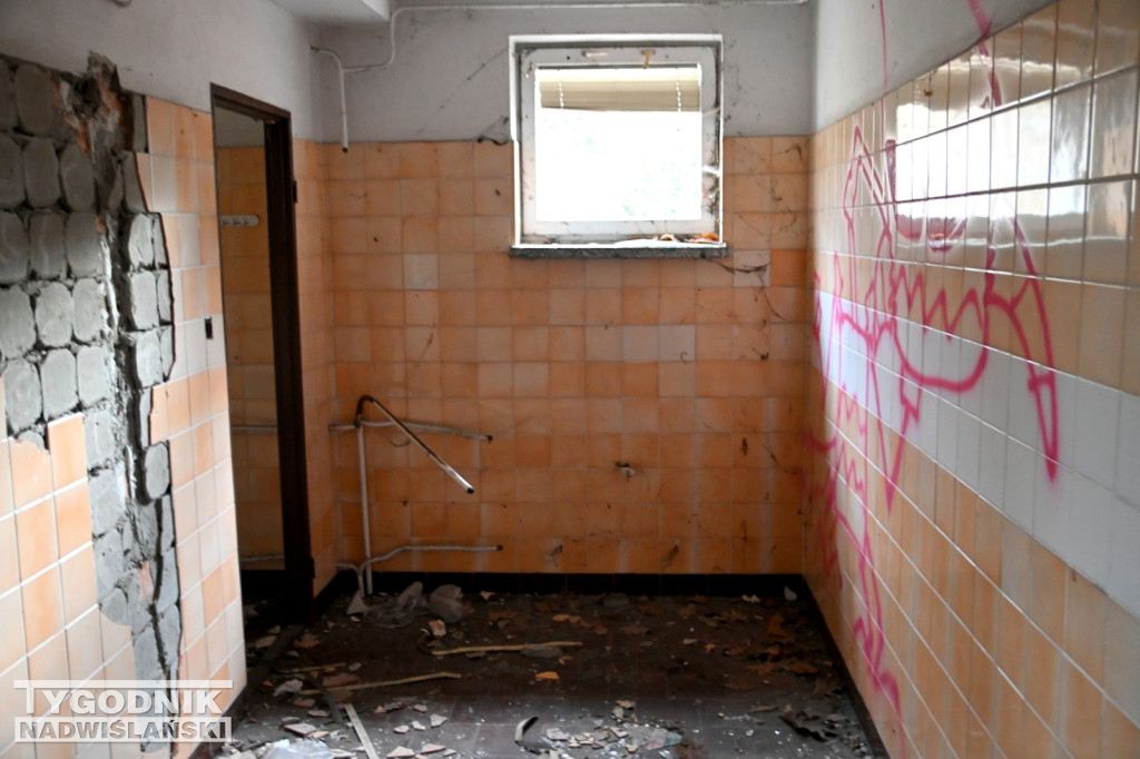 Zrujnowany Hotel Nadwiślański w Tarnobrzegu