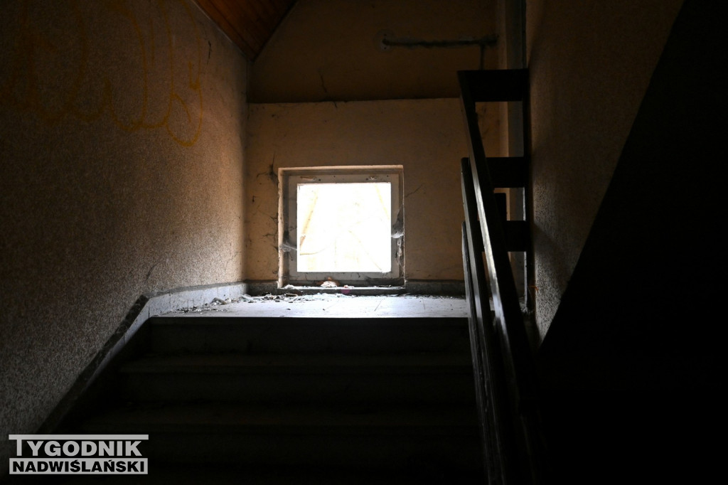 Zrujnowany Hotel Nadwiślański w Tarnobrzegu