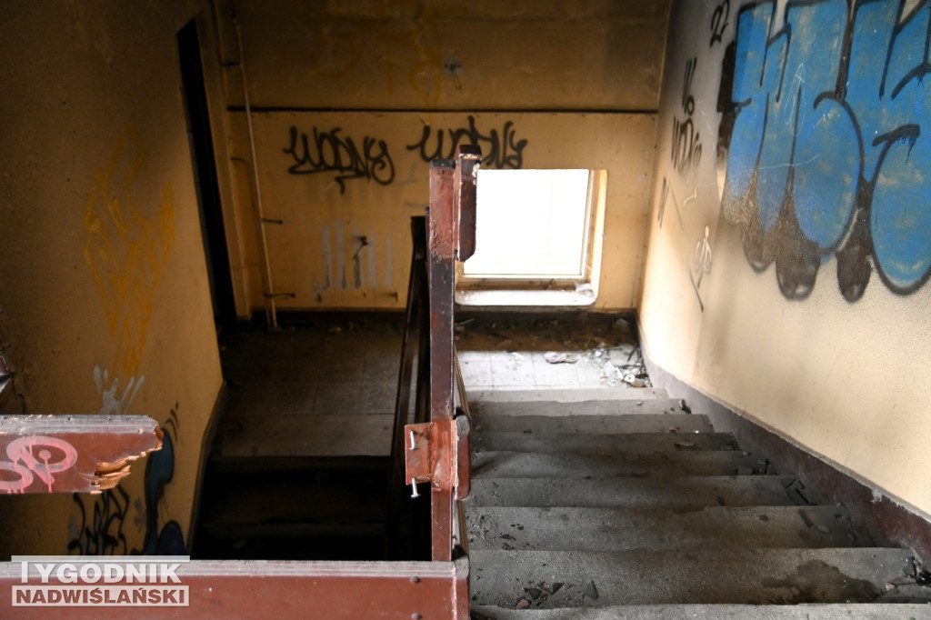 Zrujnowany Hotel Nadwiślański w Tarnobrzegu