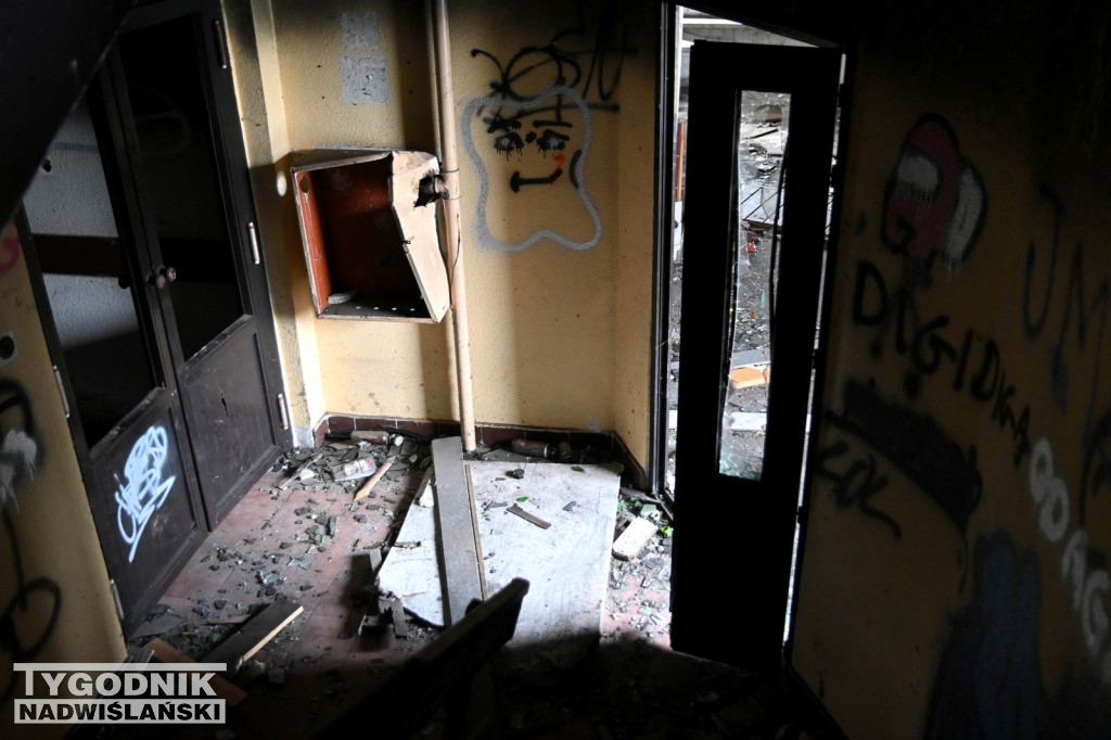 Zrujnowany Hotel Nadwiślański w Tarnobrzegu