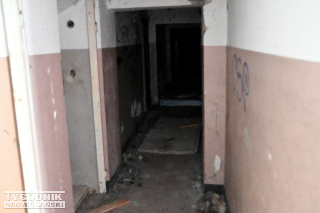 Zrujnowany Hotel Nadwiślański w Tarnobrzegu