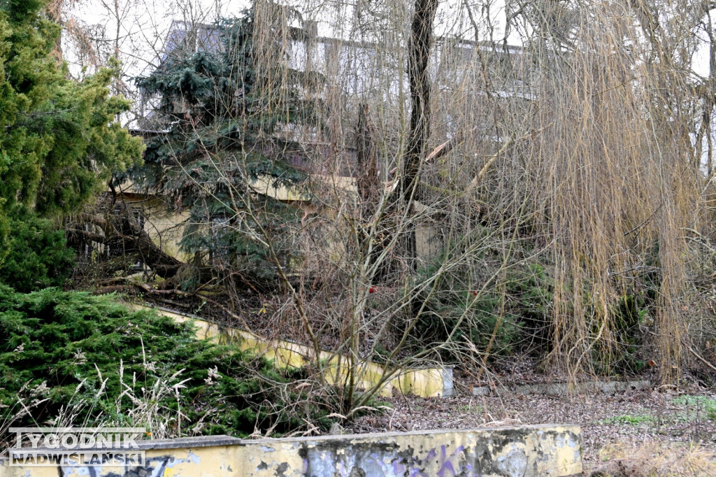 Zrujnowany Hotel Nadwiślański w Tarnobrzegu