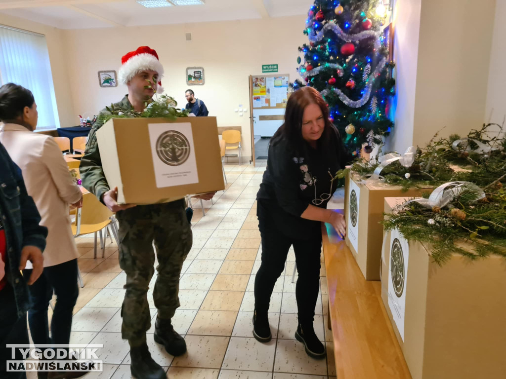 Paczki od żołnierzy dla MGOPS