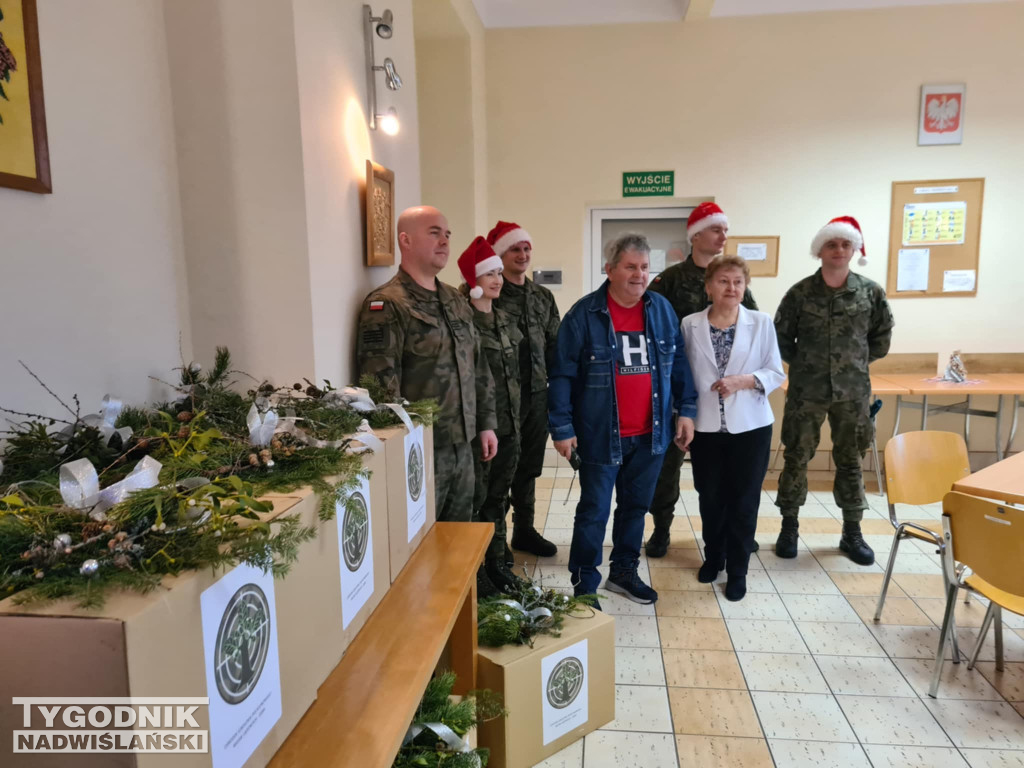 Paczki od żołnierzy dla MGOPS