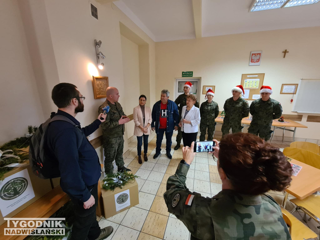 Paczki od żołnierzy dla MGOPS