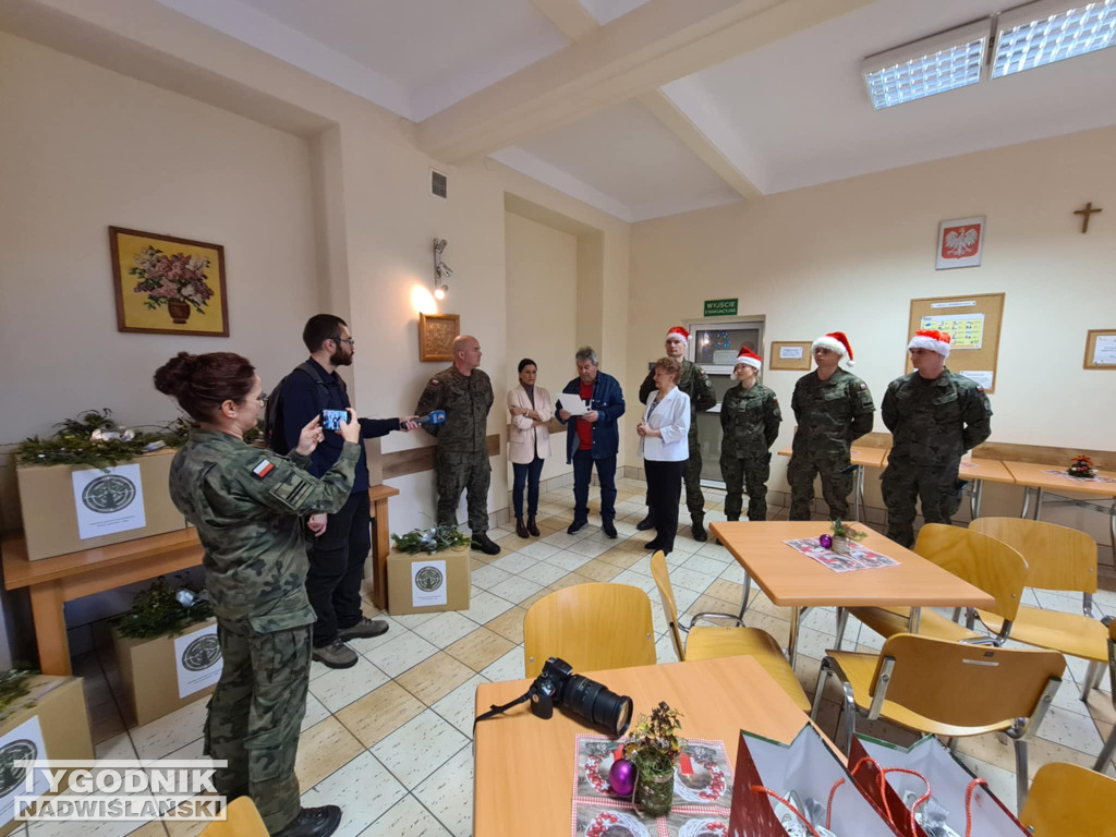 Paczki od żołnierzy dla MGOPS