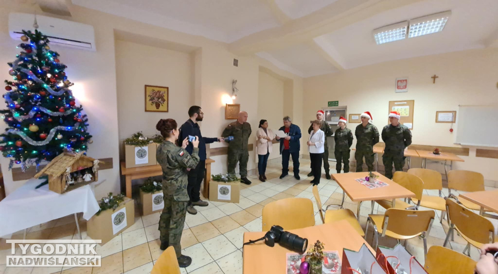 Paczki od żołnierzy dla MGOPS