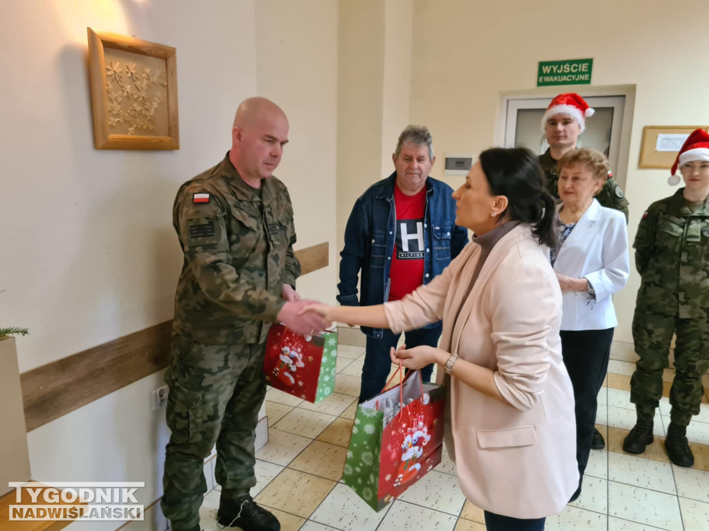 Paczki od żołnierzy dla MGOPS