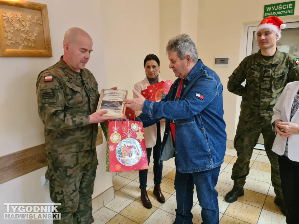 Paczki od żołnierzy dla MGOPS