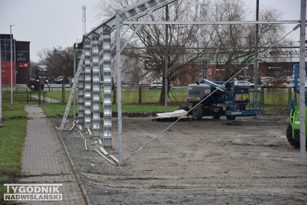 Budowa lodowiska w Tarnobrzegu