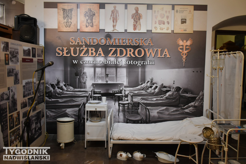 Wystawa poświęcona służbie zdrowia