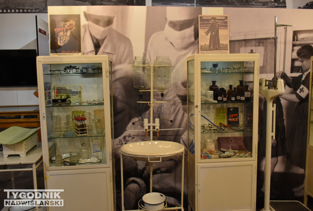 Wystawa poświęcona służbie zdrowia