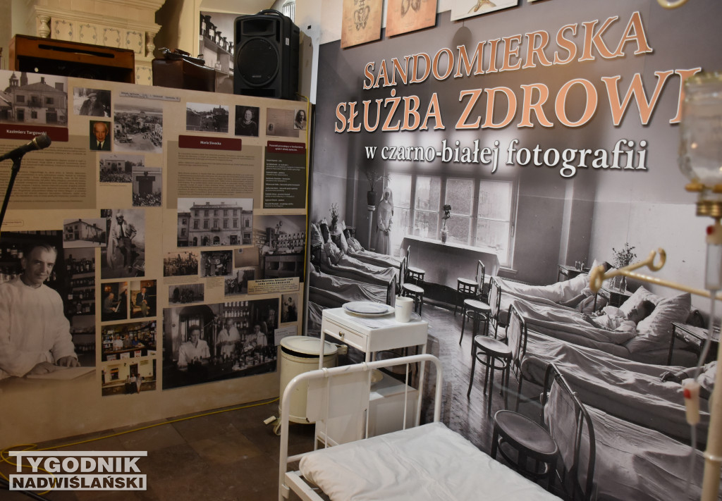 Wystawa poświęcona służbie zdrowia