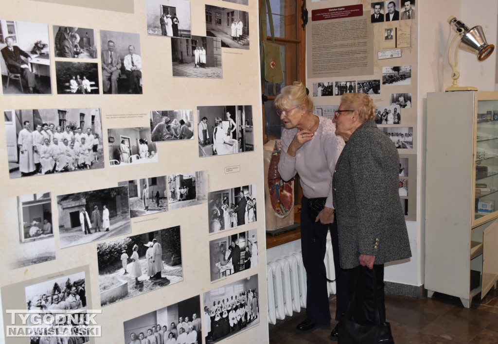 Wystawa poświęcona służbie zdrowia