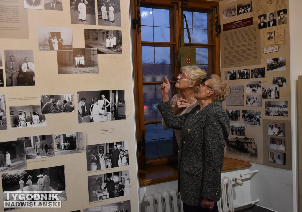 Wystawa poświęcona służbie zdrowia