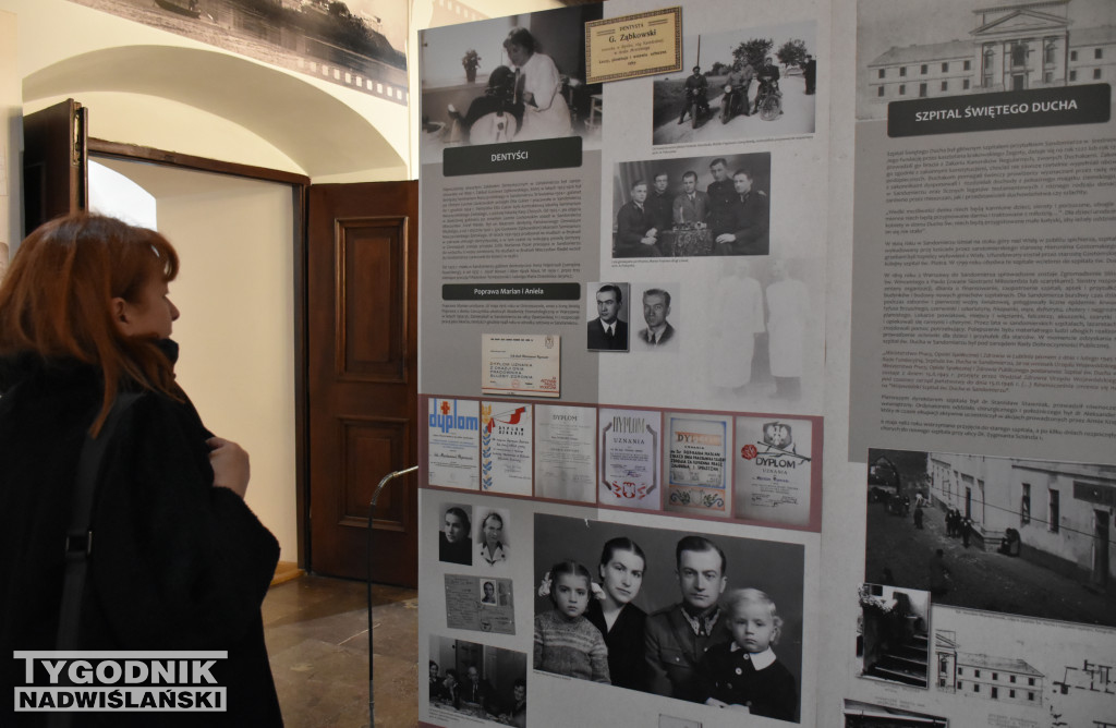 Wystawa poświęcona służbie zdrowia