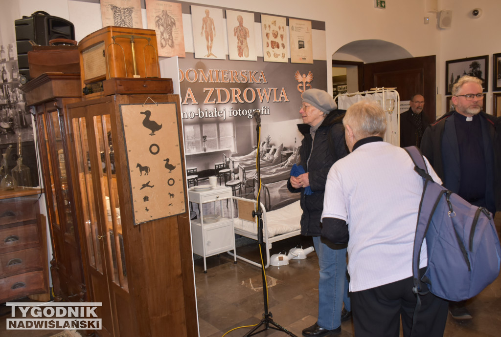 Wystawa poświęcona służbie zdrowia