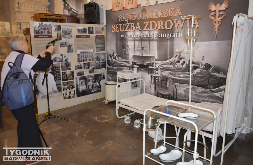 Wystawa poświęcona służbie zdrowia