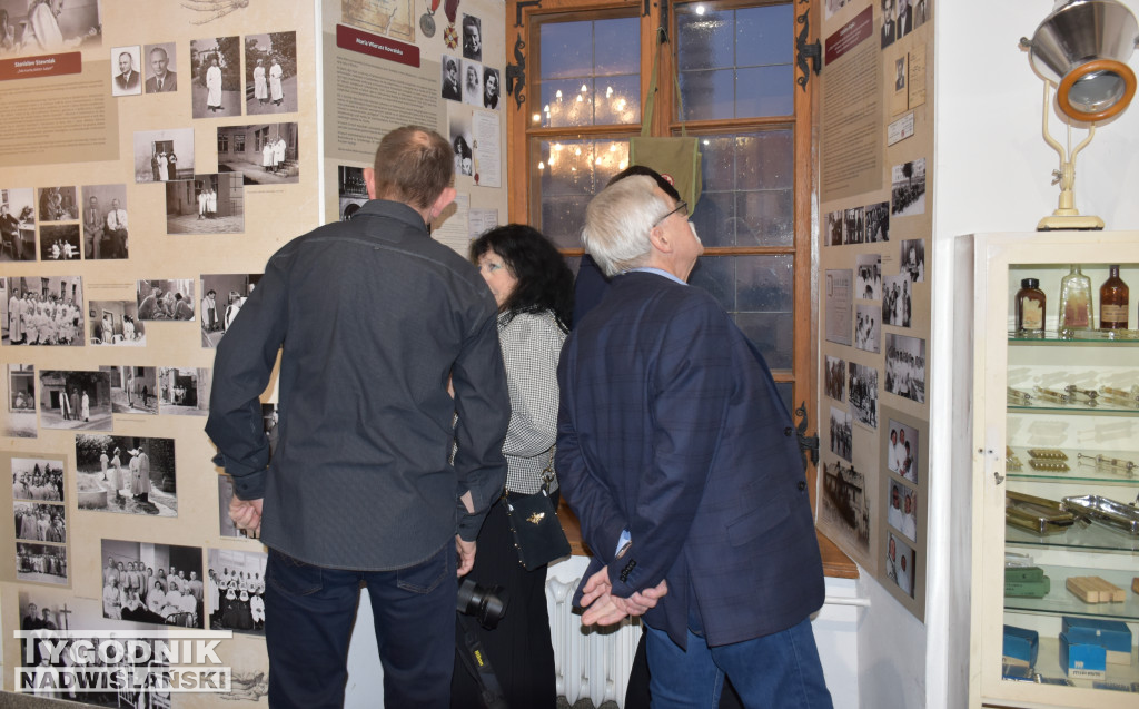 Wystawa poświęcona służbie zdrowia