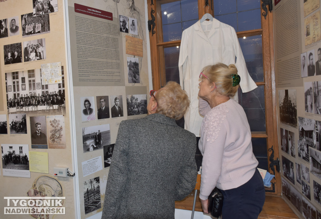 Wystawa poświęcona służbie zdrowia