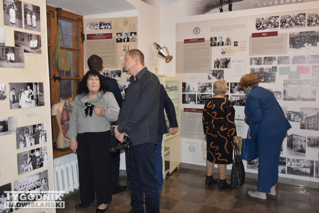 Wystawa poświęcona służbie zdrowia