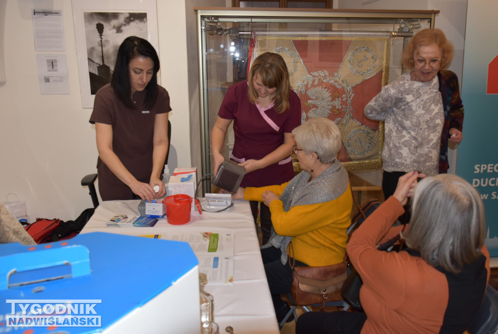 Wystawa poświęcona służbie zdrowia