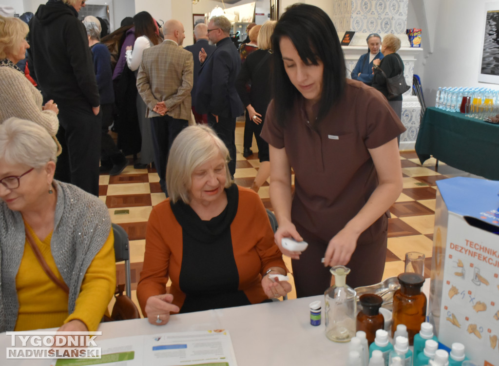 Wystawa poświęcona służbie zdrowia